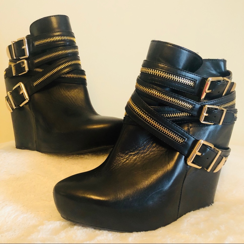 BCBGeneration black leather booties